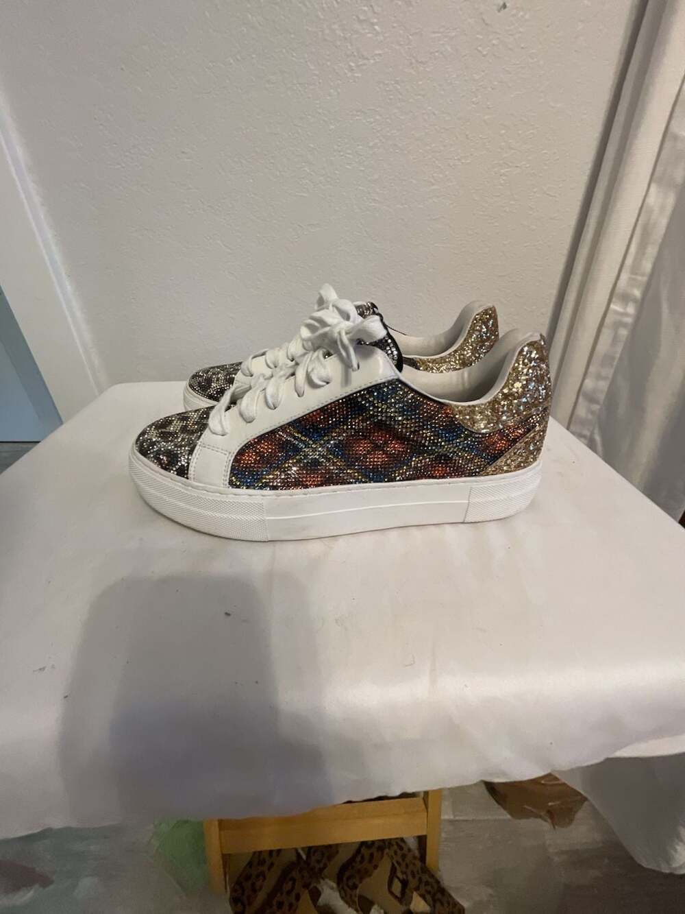 Betsey Johnson Lindsay Sneaker Size 8.5 Glitter Rhinestone
Animal
Platform